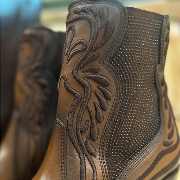 NIB Cuadra Genuine Leather Ankle Boot - Picture 3 of 5